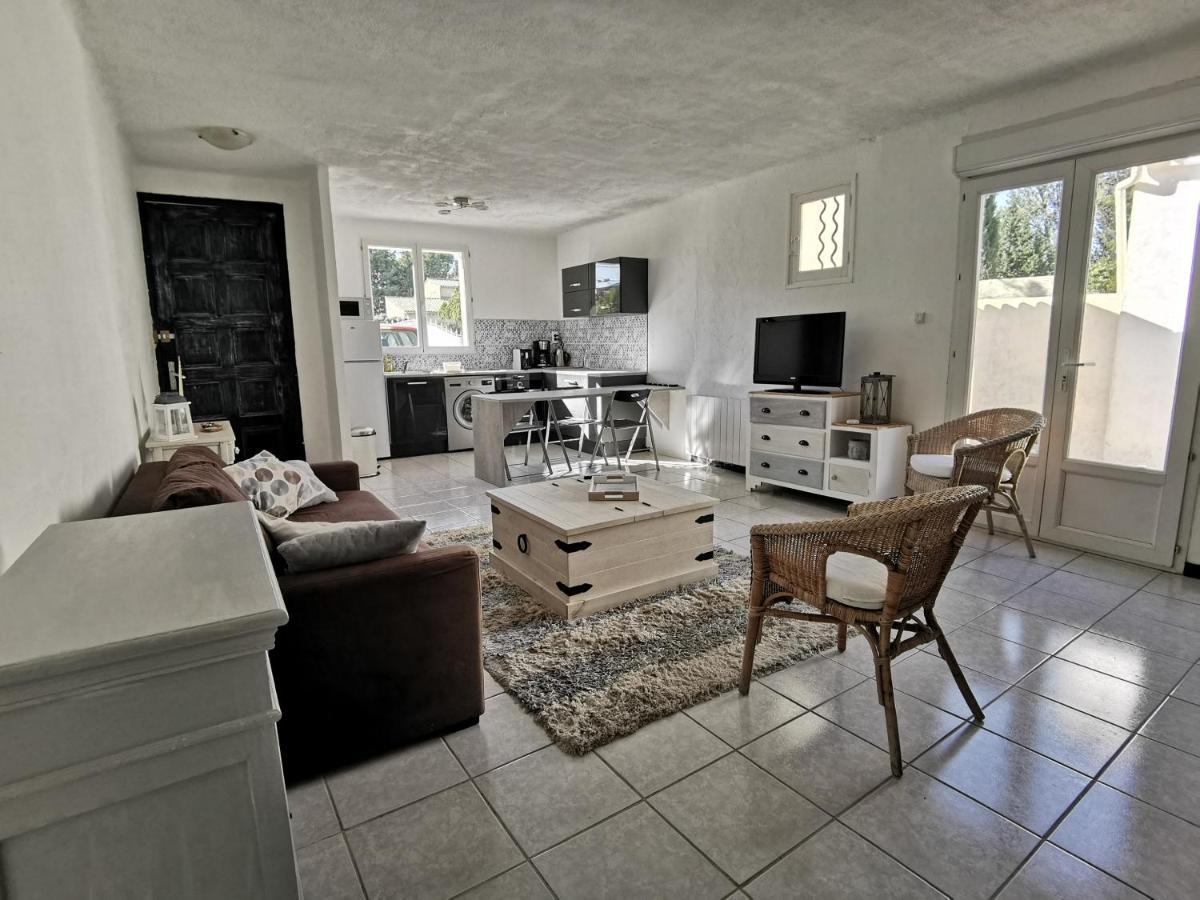 Appart Dans Maison Au Calme "Les Charmettes" Apartment Vedène Екстериор снимка